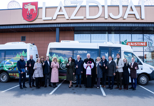Lazdijų rajone pristatyti nauji modernūs autobusai