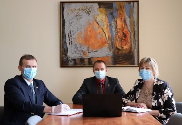 Nuotoliniame LSA posėdyje aptarti medicinos įstaigų finansavimo, medikų darbo apmokėjimo klausimai