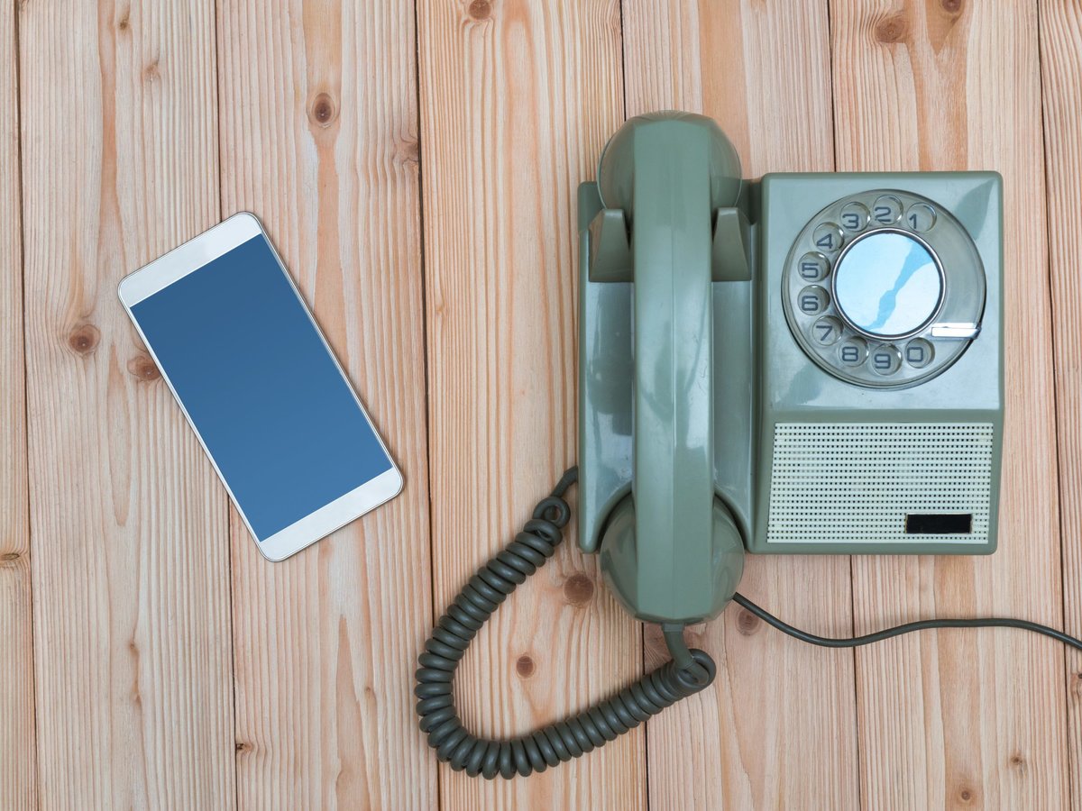 Savivaldybės administracija atsisako laidinių telefonų.