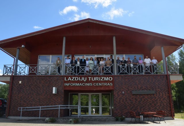 Lazdijuose susitikę Lietuvos-Lenkijos savivaldybių vadovai ir ekspertai: judumo problemas...