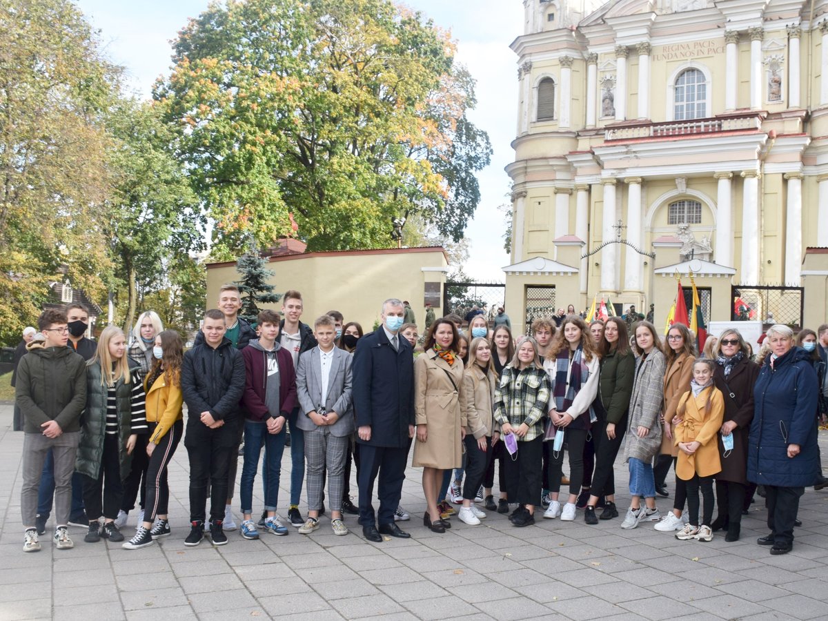 Vilniuje, Antakalnio kapinėse, iškilmingai atidengtas paminklas Adolfui Ramanauskui-Vanagui