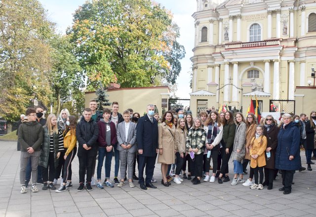 Vilniuje, Antakalnio kapinėse, iškilmingai atidengtas paminklas Adolfui Ramanauskui-Vanagui