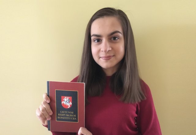 Paulina Kočiūnaitė Iš Veisiejų Sigito Gedos gimnazijos –  tarp geriausių Konstitucijos žinovų šalyje