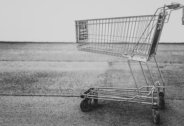 Svarbu: nuo trečiadienio veiks tik būtinųjų prekių parduotuvės. Ką dar turime žinoti?