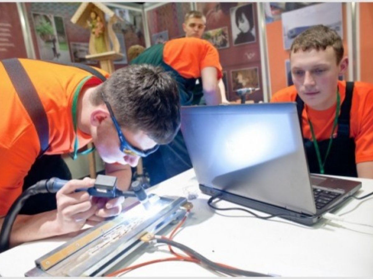 Patvirtintos 2021 m. priėmimo į profesinio mokymo įstaigas datos: durys stojantiesiems atsiveria...