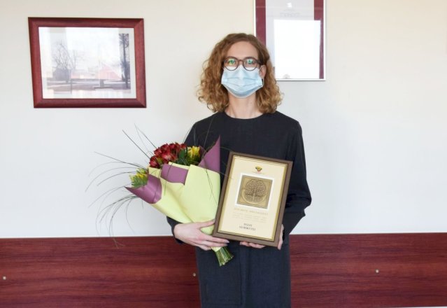 Savivaldybės merė A. Miškinienė įteikė apdovanojimą geriausiai savivaldybės visuomenės sveikatos...