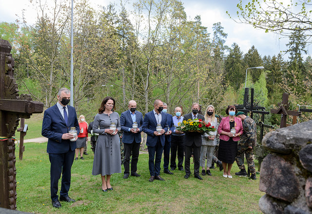 Lazdijų rajono bendruomenė iškilmingai paminėjo Kalniškės mūšio 76-ąsias metines