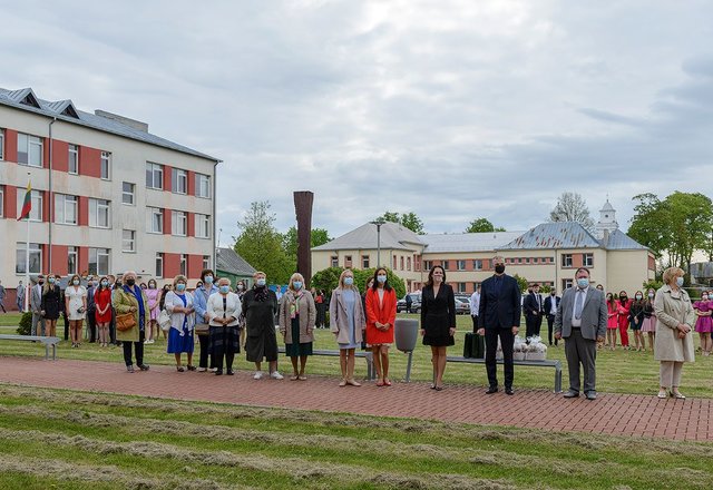 Lazdijų rajone abiturientams aidėjo paskutinis skambutis