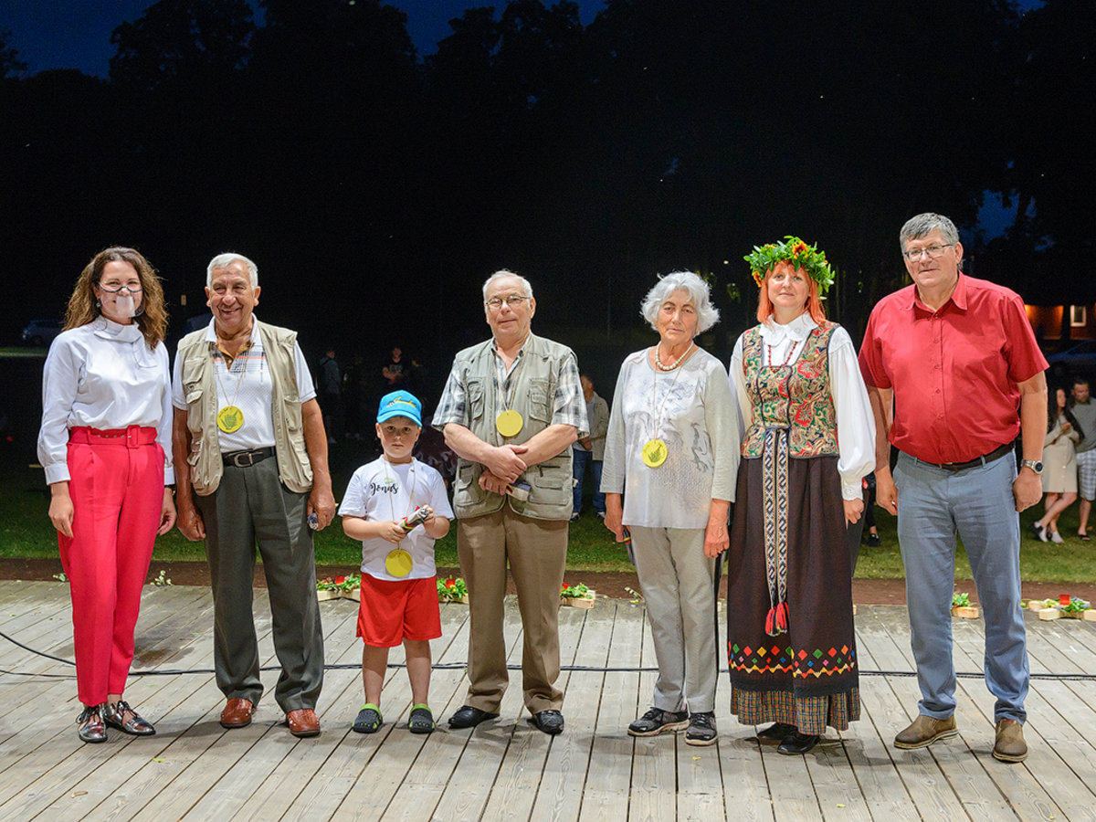 Įsimintina Joninių šventė Veisiejuose: trumpiausią naktį pynėsi ilgametės tradicijos ir...