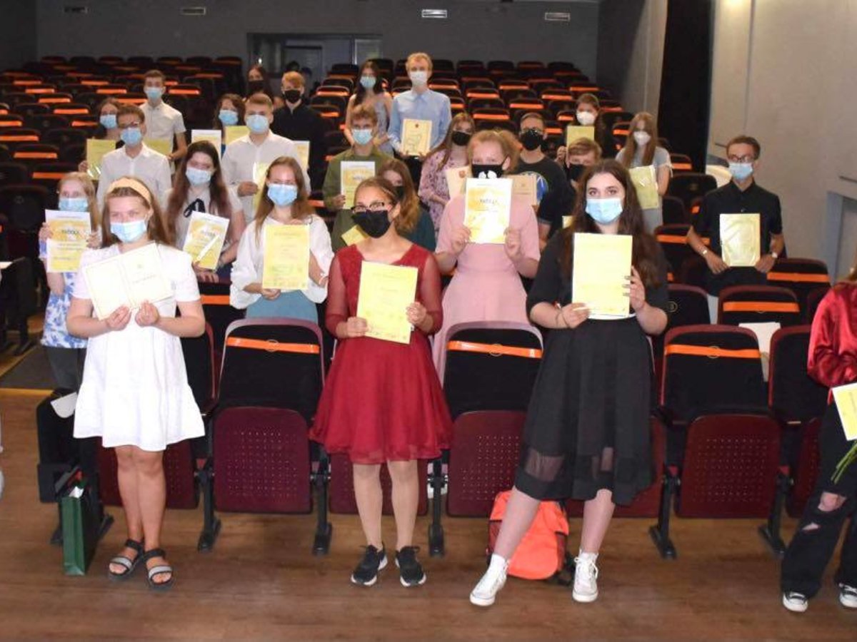 Meno mokyklos absolventų išleistuvės: nuoširdžios padėkos ir gražiausi linkėjimai talentingiems...