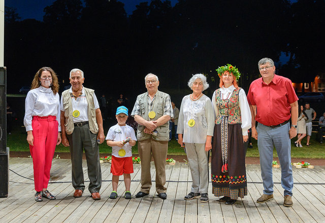 Įsimintina Joninių šventė Veisiejuose: trumpiausią naktį pynėsi ilgametės tradicijos ir...