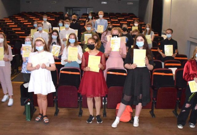 Meno mokyklos absolventų išleistuvės: nuoširdžios padėkos ir gražiausi linkėjimai talentingiems...