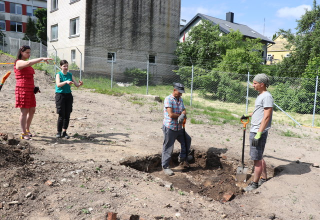 Laisvės kovų muziejaus kieme kasinėjimo darbus pradėjo archeologai