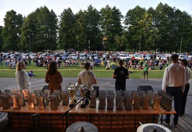 Apdovanojimų ceremonija vainikuotas Dzūkiją sudrebinęs „Gravel Fest Rally – Lazdijai“
