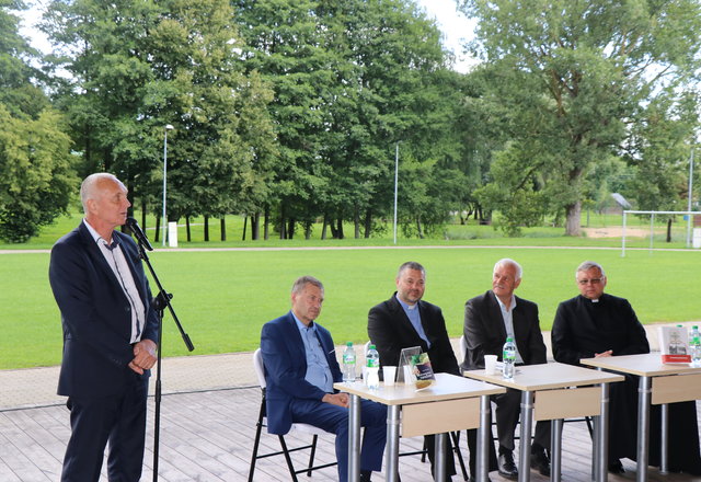 Lazdijų miesto parke vyko nuostabių knygų pristatymai