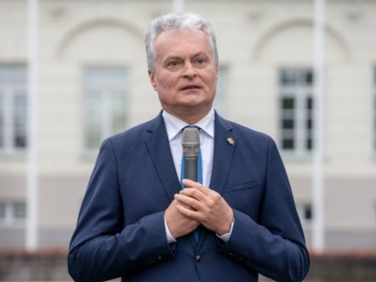 Lietuvos Respublikos Prezidentas Gitanas Nausėda su pirmąja ponia ir Prezidento patarėjų komanda...