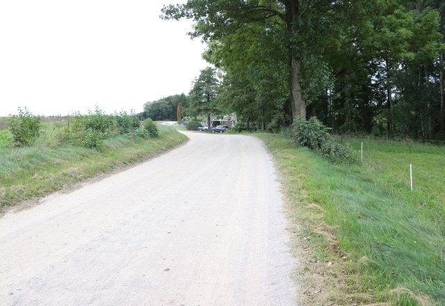 Naujai asfaltuotu keliu dar šiemet džiaugsis ir Būdviečio seniūnijos gyventojai, ir turistai,...