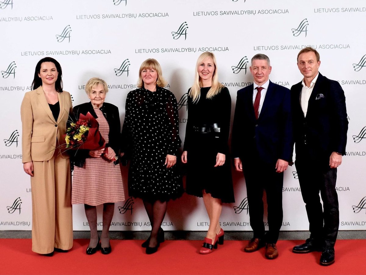 Už nuopelnus savivaldai „Auksinės krivūlės riterio“ ženklu apdovanota pirmoji po Nepriklausomybės...