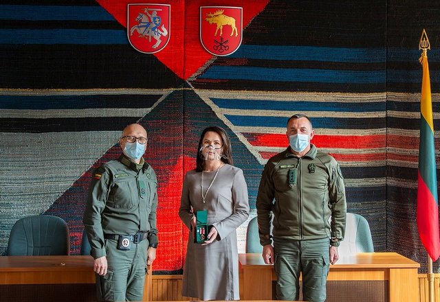 Rajono merė Ausma Miškinienė apdovanota už nuopelnus Valstybės sienos apsaugos tarnybai