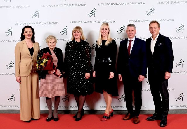 Už nuopelnus savivaldai „Auksinės krivūlės riterio“ ženklu apdovanota pirmoji po Nepriklausomybės...