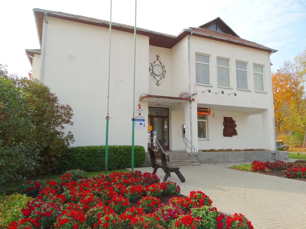 Lazdijų rajono savivaldybės administracija viešo konkurso būdu išnuomos patalpą Veisiejuose,...