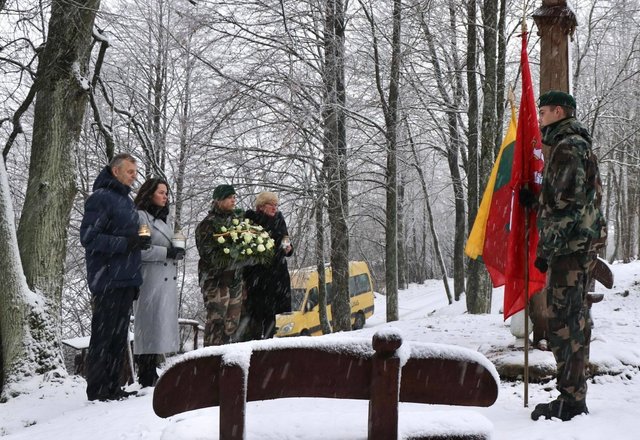 Lazdijų rajono savivaldybės  vadovai pagerbė Adolfo Ramanausko-Vanago atminimą