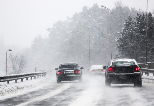Nuo Naujųjų keičiasi KET: siekiama daugiau saugumo keliuose, atlaisvinti įvažiavimus į kiemus,...