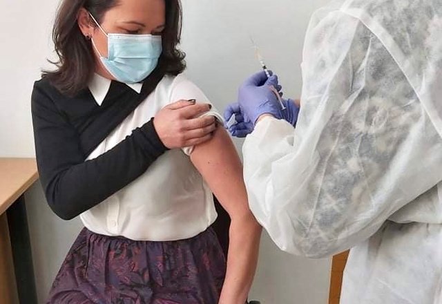 Trečiąja doze pasiskiepijusi savivaldybės merė Ausma Miškinienė: ,,Skiepykimės nuo COVID-19 ir...