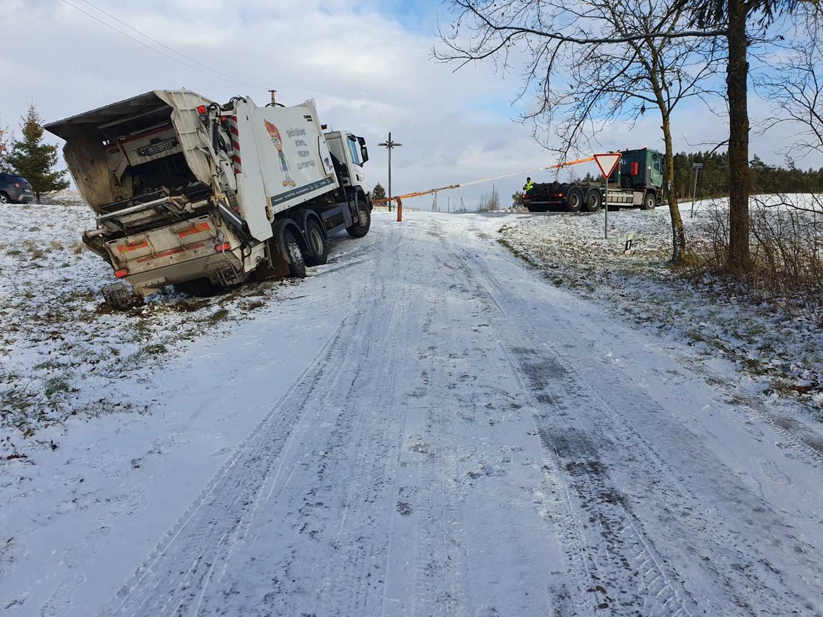 Privažiuoti sudėtinga – konteineriai bus ištuštinti vėliau