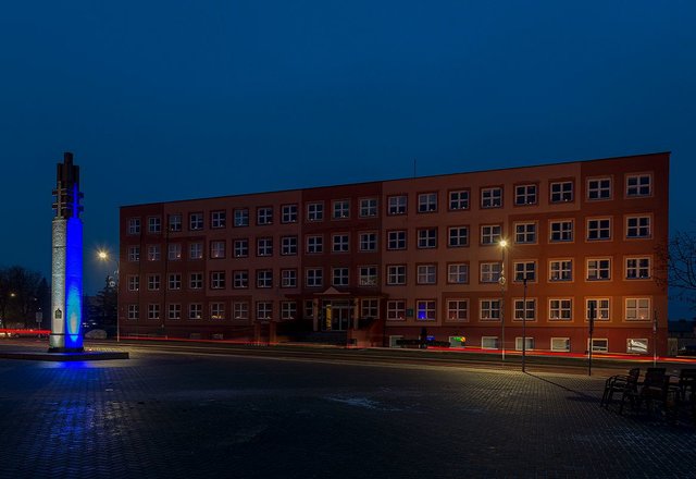 Lazdijai mini laisvės gynėjų dieną: languose sužibo atminimo žvakelės, miesto erdvės nušvito...