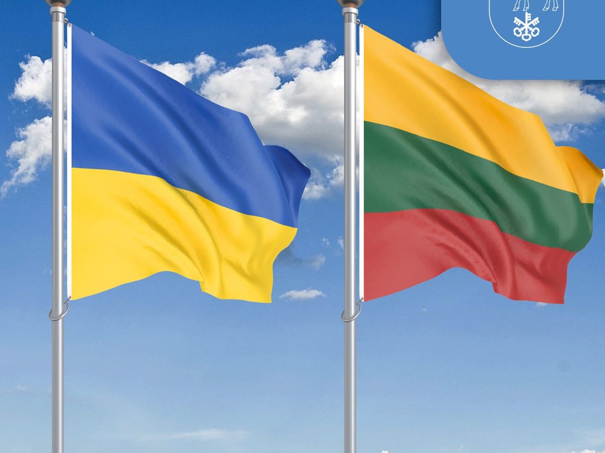 Lazdijai solidarizuojasi su ukrainiečiais: kovodami už mūsų visų laisvę neliekate vieni