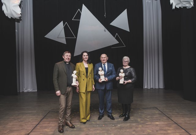 Vasario 16-oji Lazdijuose: iškilmingos mišios, įsimintinas koncertas ir Laisvės angelų įteikimas