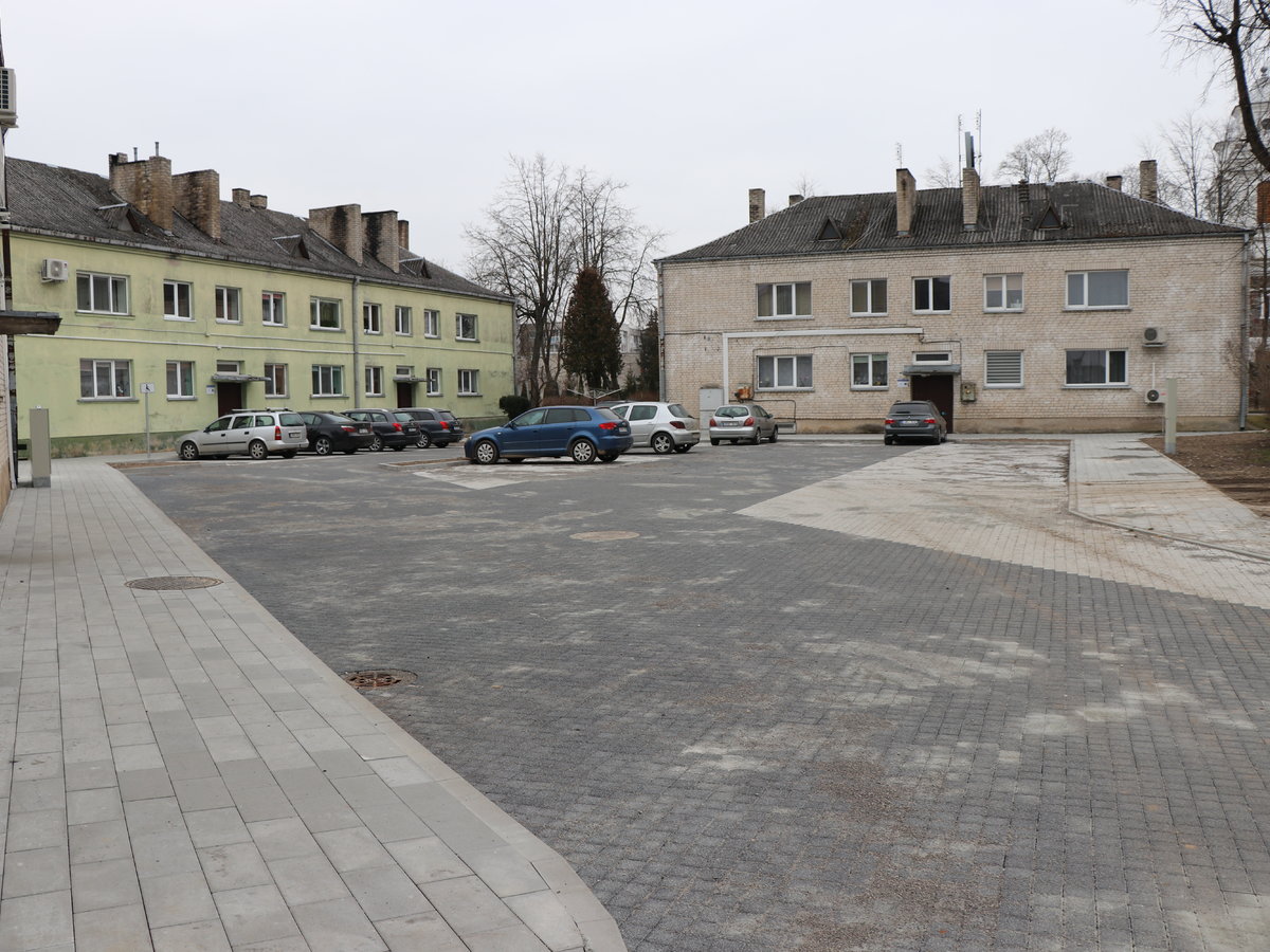 Kompleksiškai atnaujinta automobilių stojimo aikštelė Kauno g. Lazdijuose