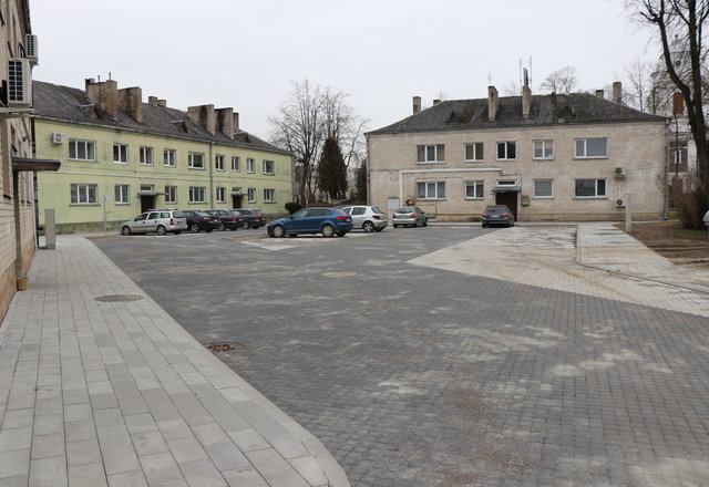 Kompleksiškai atnaujinta automobilių stojimo aikštelė Kauno g. Lazdijuose