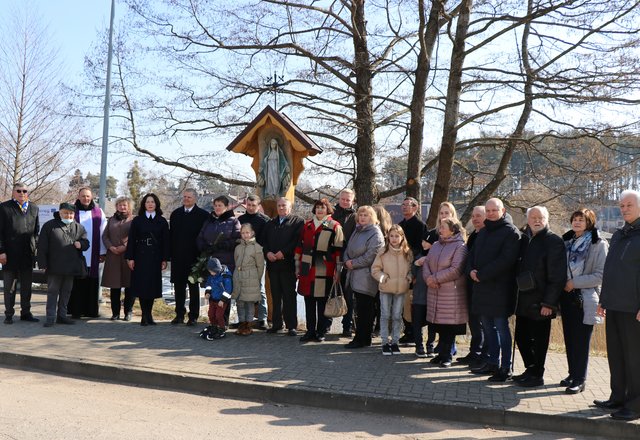  Atidengtas koplytstulpis Veisiejuose: įamžintas Marytės Bižytės žygdarbis 
