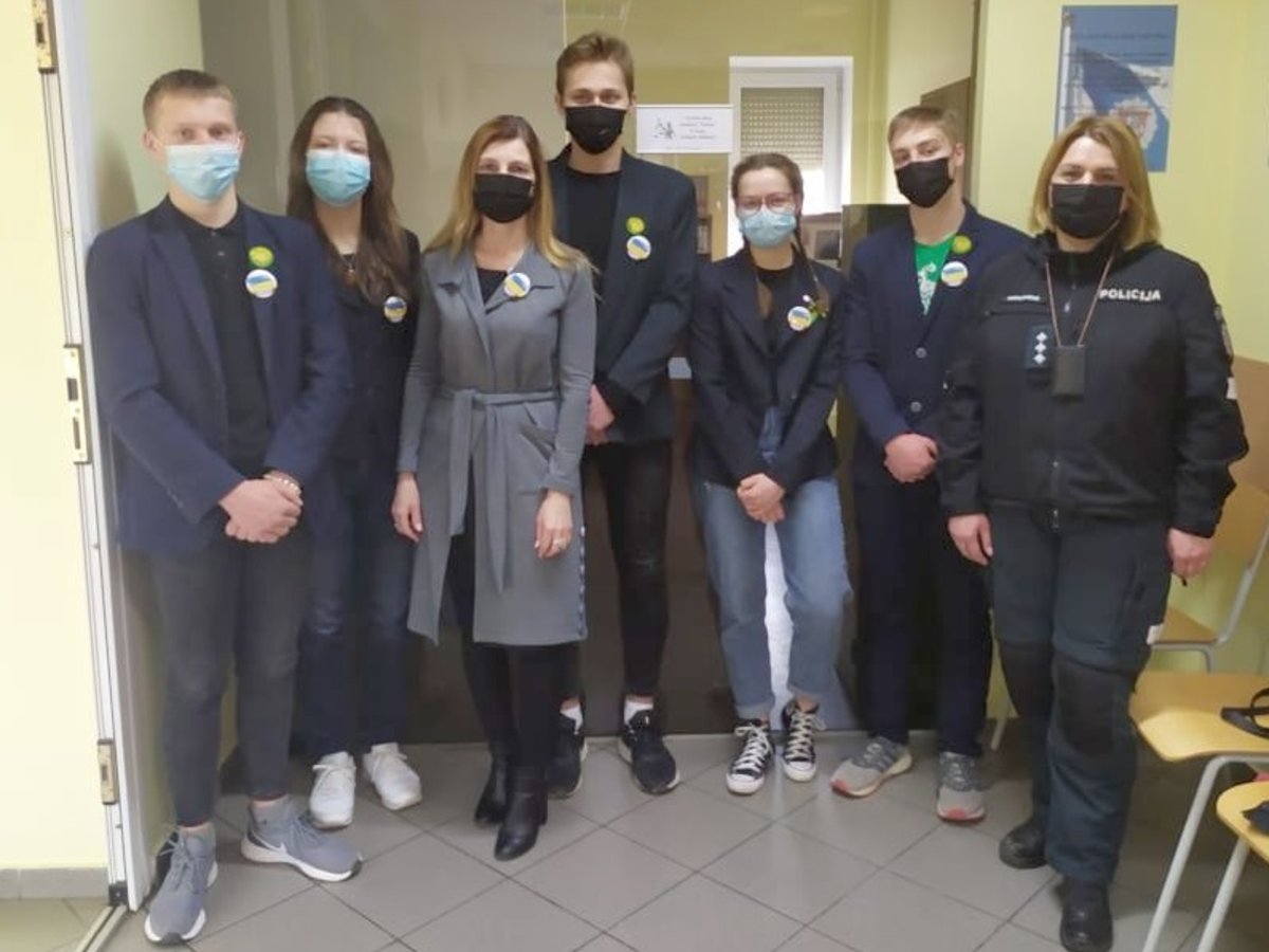Seirijų gimnazijos komandai – teisinių žinių konkurso „Temidė“ bronza