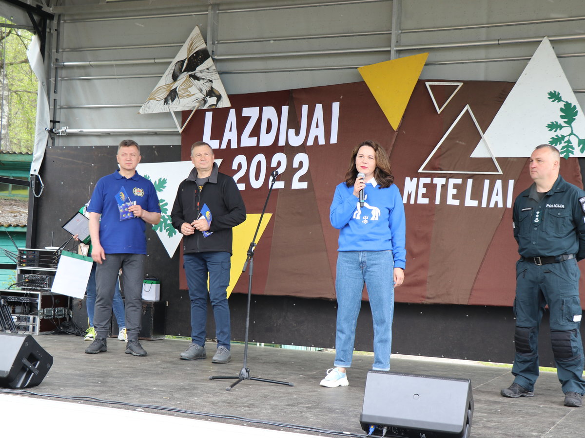 Metelių regioniniame parke – rekordinio dydžio pėsčiųjų žygis: pažintiniais keliais keliauja apie...