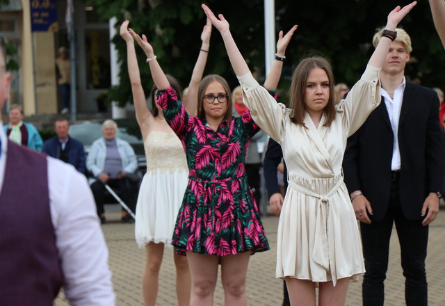 Lazdijų rajone abiturientams aidėjo paskutinis skambutis