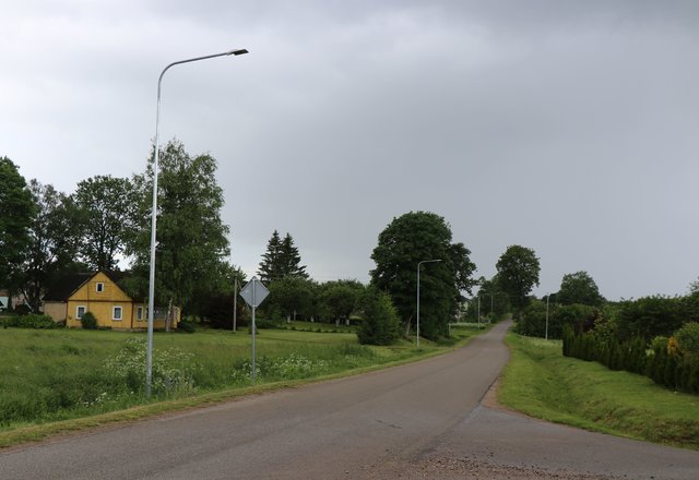Žagarių gyvenvietės gatvėse jau šviečia modernūs LED šviestuvai