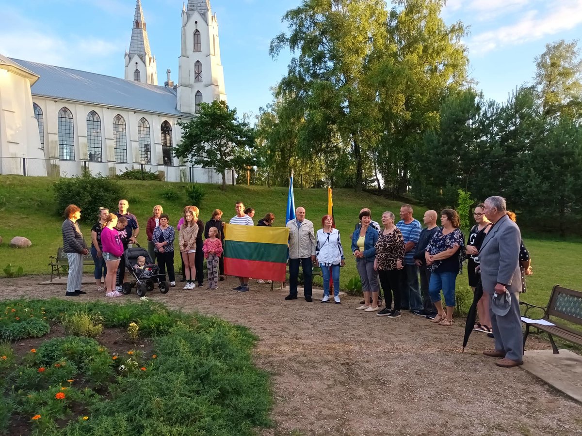 Lazdijų rajonas Karaliaus Mindaugo karūnavimo dieną vieningai skambėjo Tautiška giesme