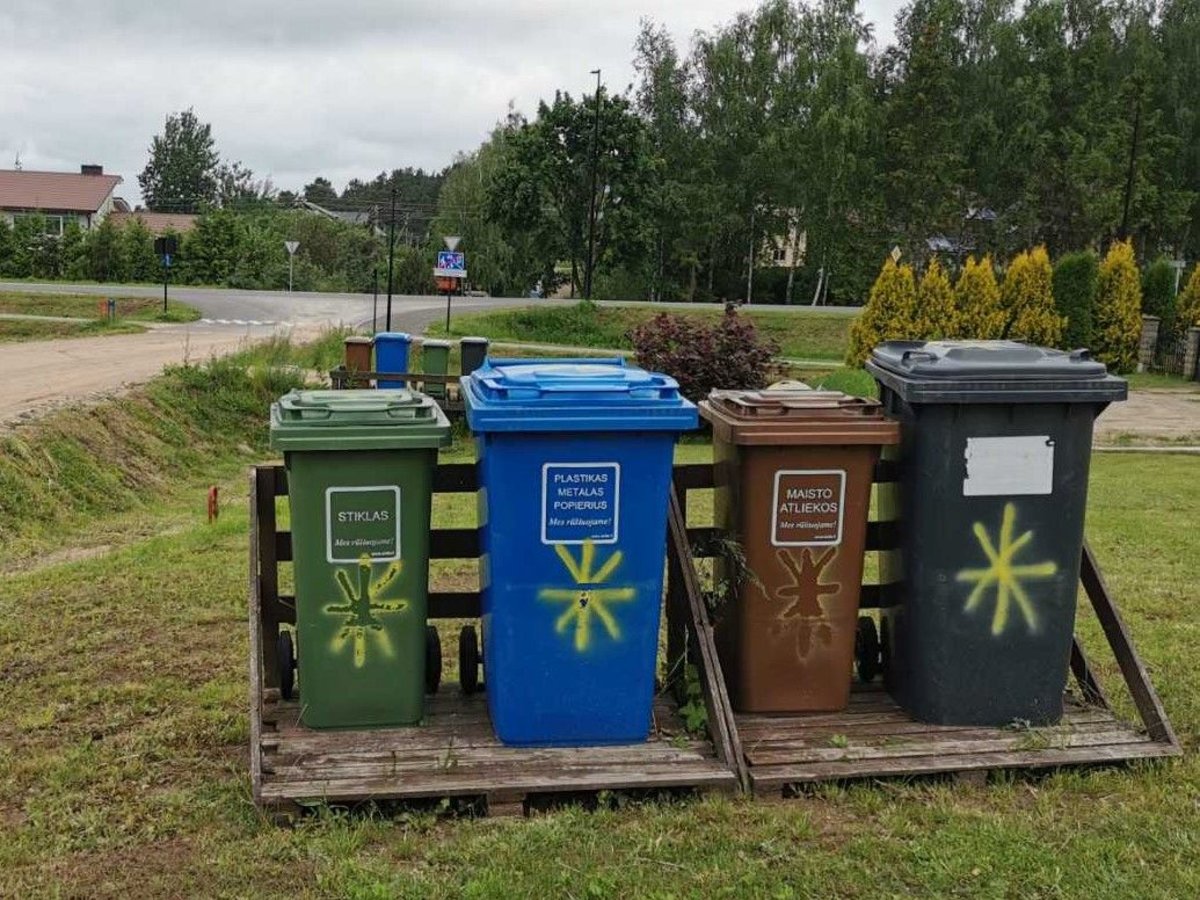 Jei norite, kad konteineris būtų ištuštintas – jį reikia ištraukti prie kelio
