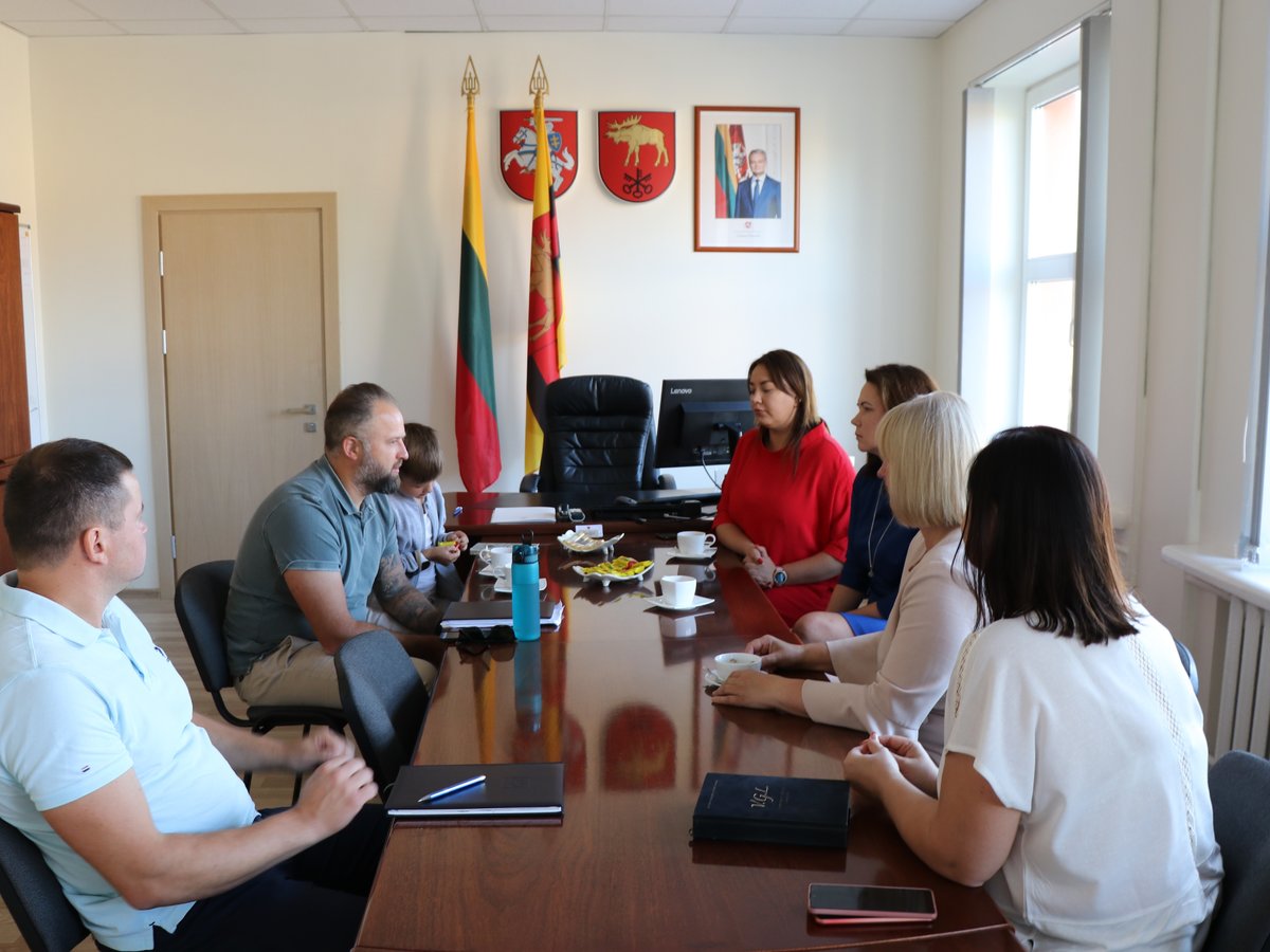 Lazdijuose iškils daugiafunkcis Lazdijų sporto centras: šiandien pasirašyta rangos darbų sutartis