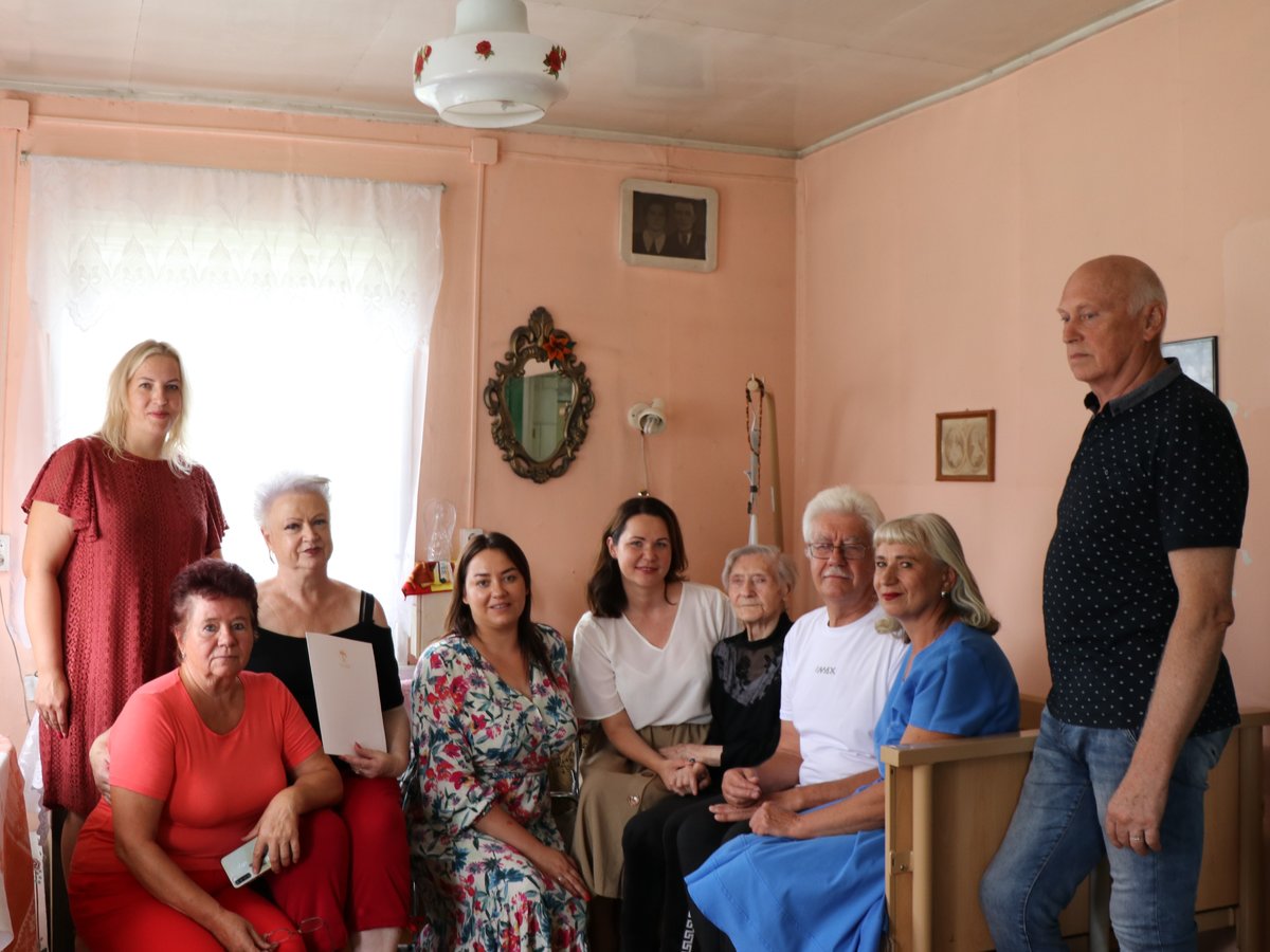 Šimtametei Veronikai Nevulienei – merės Ausmos Miškinienės sveikinimas