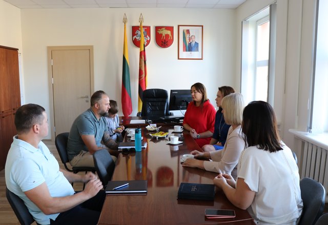 Lazdijuose iškils daugiafunkcis Lazdijų sporto centras: šiandien pasirašyta rangos darbų sutartis
