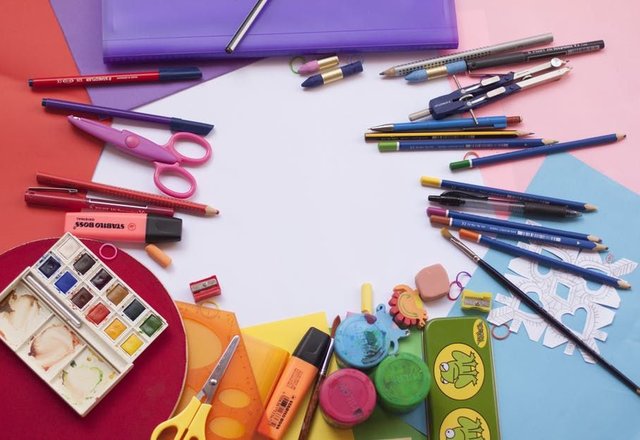 Priimami prašymai dėl paramos mokiniams: mokymo reikmenims įsigyti – iki spalio 5 d., nemokamam...