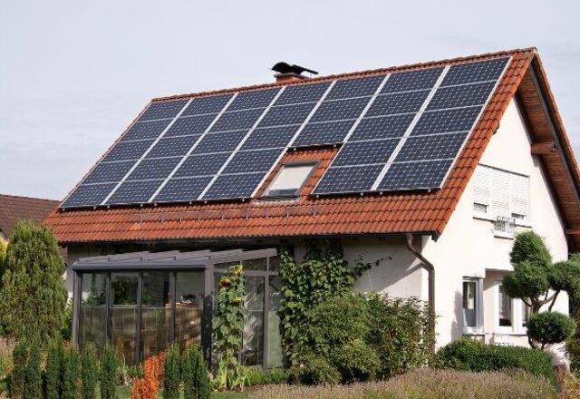 Primename: nepasiturintys gyventojai gali gauti paramą įsirengiant saulės elektrines