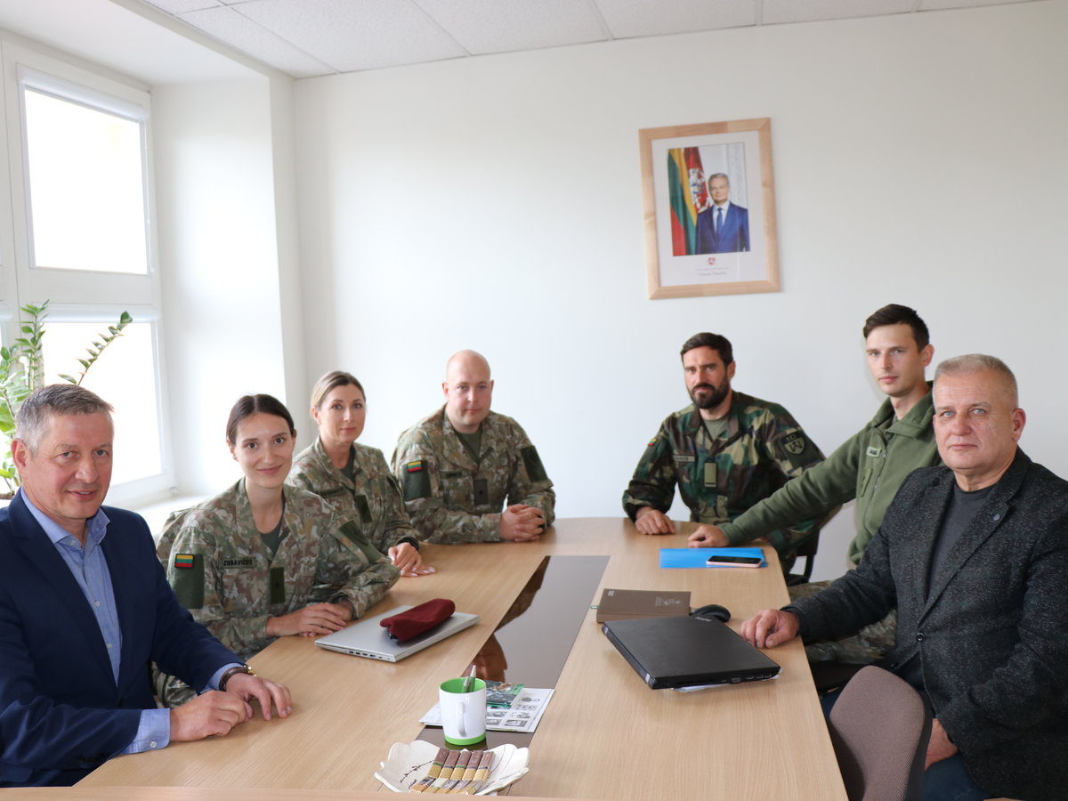 Savivaldybėje lankėsi Lietuvos kariuomenės atstovai