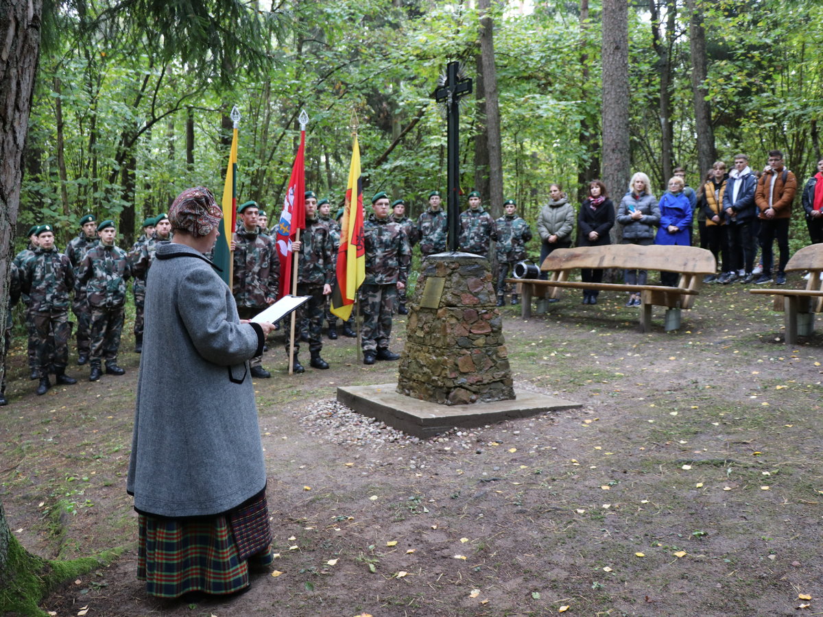  Pagerbti prieš 71-erius metus Bestraigiškės miške žuvę Lietuvos partizanai