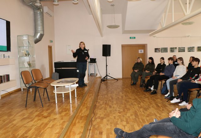 Pasaulinės kovos prieš prekybą žmonėmis diena: aptartos kasdieniame gyvenime vis dažniau...