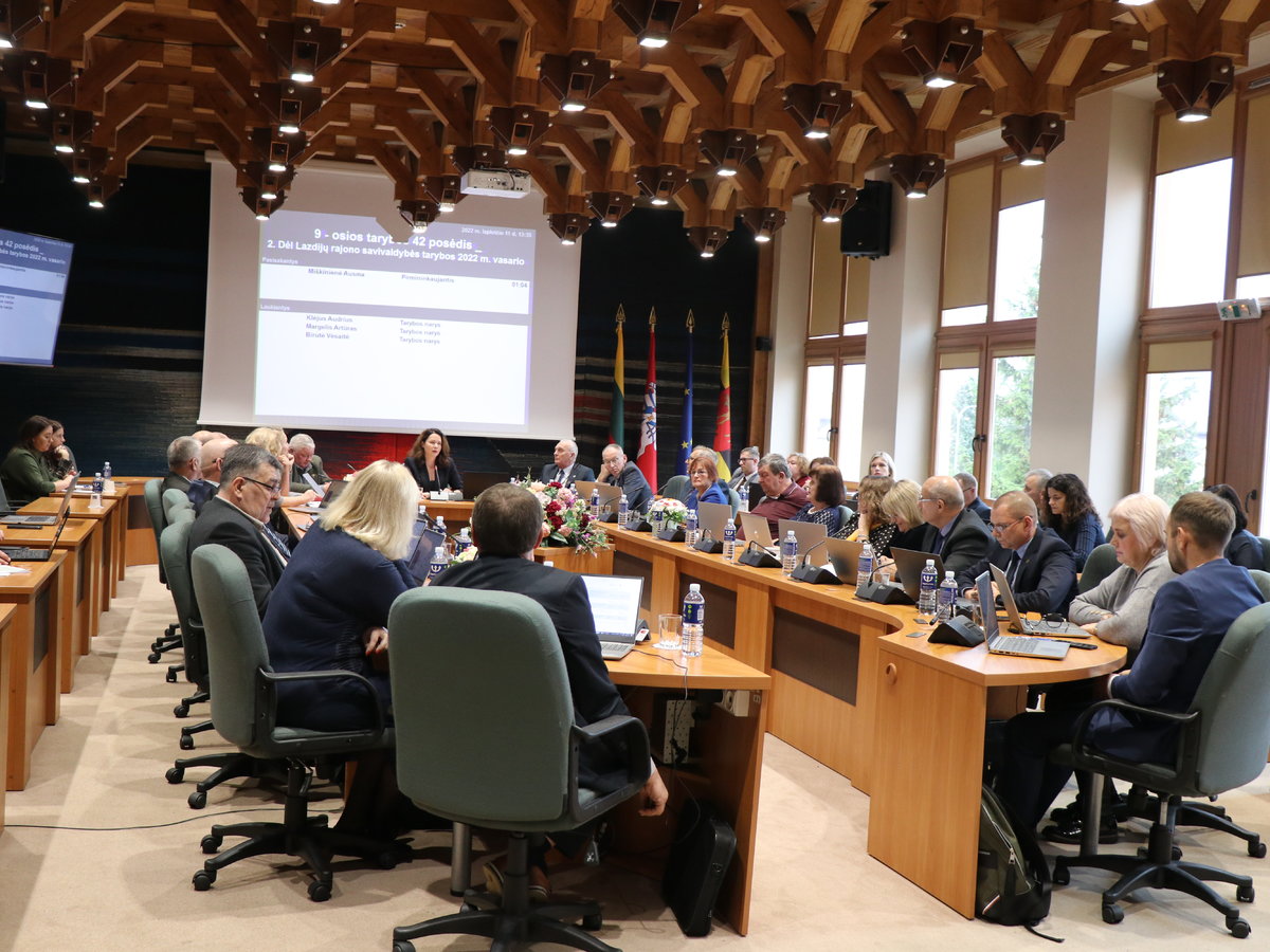 Tarybos posėdyje: patikslintas didėjantis rajono biudžetas, nustatyta daugiau prekybos vietų...